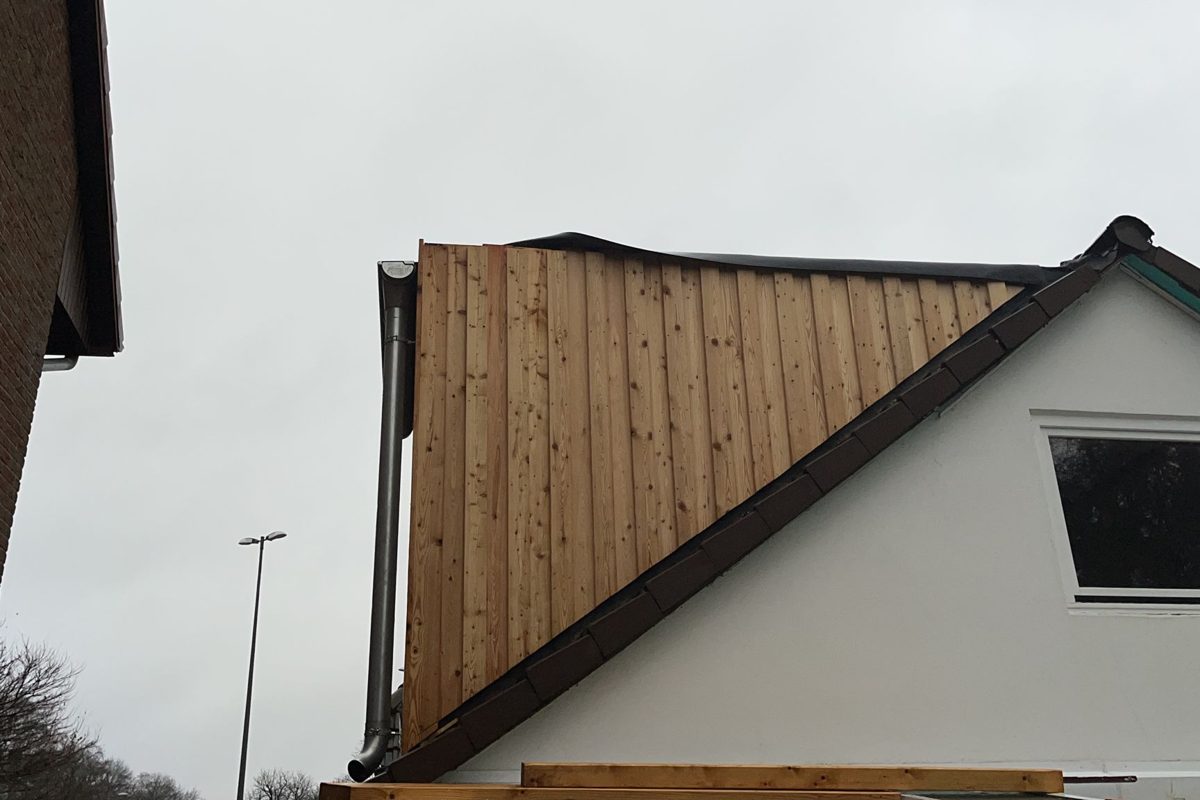 Gaube mit Holzverschalung