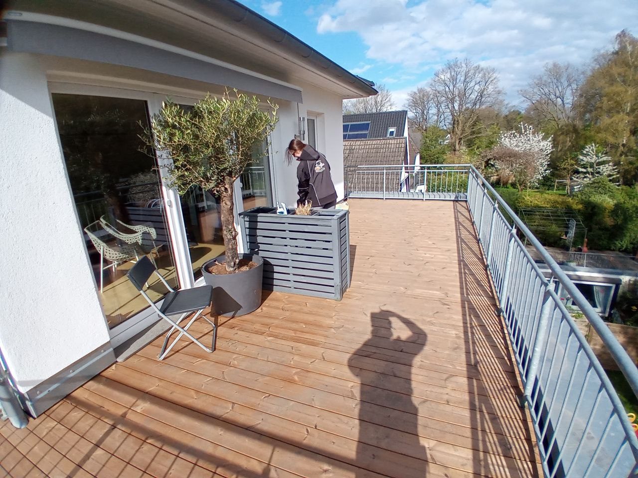 Dachterrasse mit Holzbelag